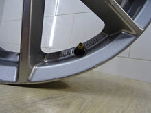 Laden Sie das Bild in den Galerie-Viewer, 1x Alufelge 17 Zoll 7.0&quot; 5x108 40ET KBA51616 Rim Wheel