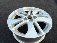 Load image into Gallery viewer, 1x Alufelge 15 Zoll 6.0" 5x100 45ET Glanz Silber 42611-K0030 Toyota Yaris FEL9364457705mj