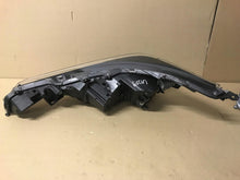 Laden Sie das Bild in den Galerie-Viewer, Frontscheinwerfer Toyota Corolla Ein Stück (Rechts oder Links) Headlight