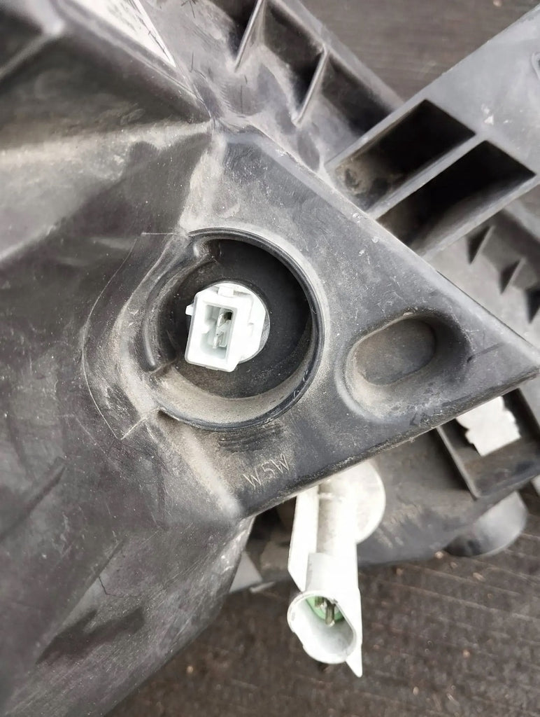 Frontscheinwerfer Opel Vivaro Trafic 8200701354 Links Scheinwerfer Headlight