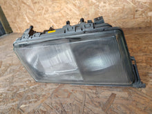 Laden Sie das Bild in den Galerie-Viewer, Frontscheinwerfer Mercedes-Benz 190 W201 2018200261 Rechts Headlight SCH3589325120rn
