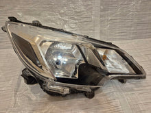Laden Sie das Bild in den Galerie-Viewer, Frontscheinwerfer Mitsubishi Space Star 19-8301D446 Rechts Headlight SCH9189987499cm