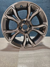Laden Sie das Bild in den Galerie-Viewer, 1x Alufelge 18 Zoll 7.0&quot; 4x108 47 5ET Glanz Graphit H1BJ-1007-E1 Ford Fiesta Mg
