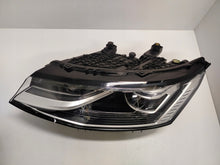 Laden Sie das Bild in den Galerie-Viewer, Frontscheinwerfer VW Transporter 7T1941081C Ein Stück (Rechts oder Links) SCH3967943164bd