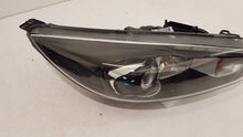 Laden Sie das Bild in den Galerie-Viewer, Frontscheinwerfer Ford Focus III F1EB-13D154-CG Xenon Rechts Headlight SCH9846422490pv