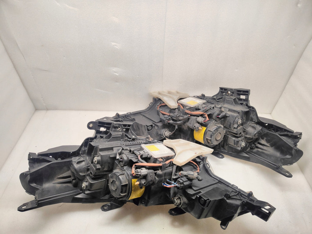 Frontscheinwerfer Citroën C-Crosser Xenon Ein Satz Scheinwerfer Headlight SCH2802871037wq