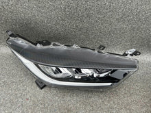 Laden Sie das Bild in den Galerie-Viewer, Frontscheinwerfer Toyota Yaris Rechts Scheinwerfer Headlight SCH9223871822fq