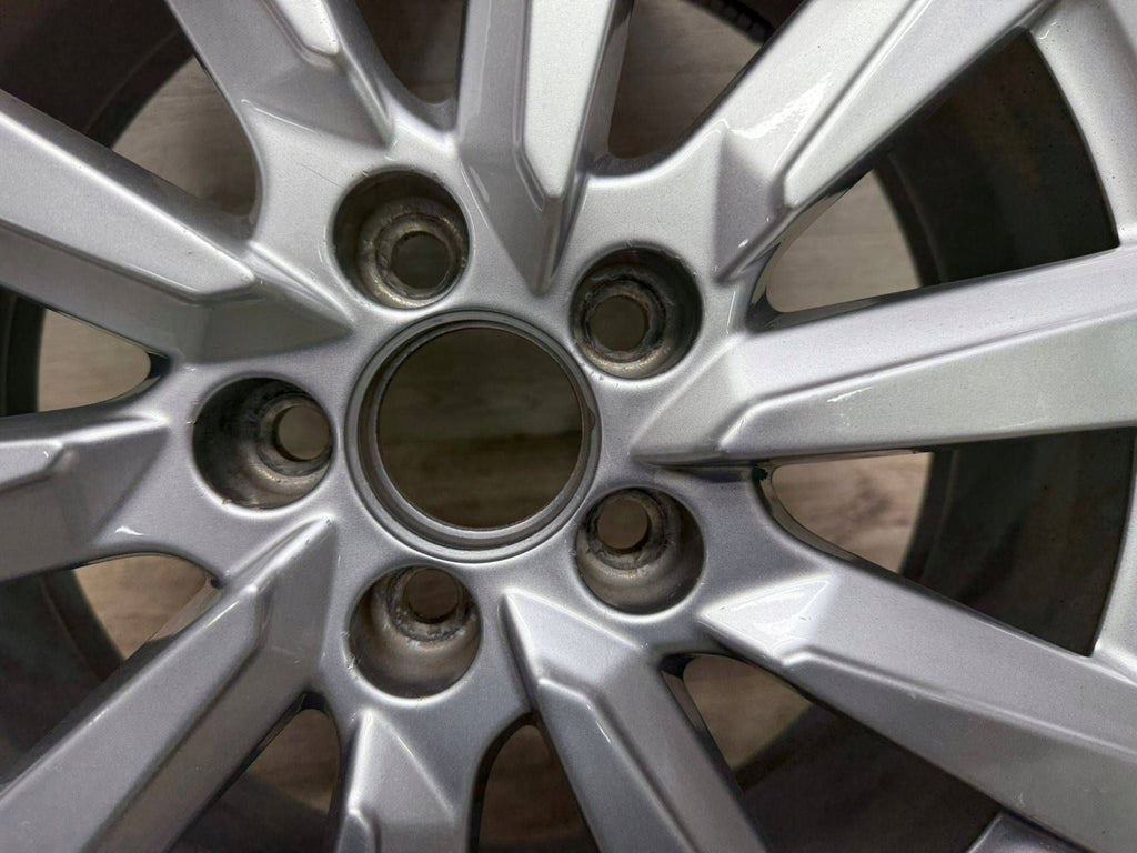 1x Alufelge 16 Zoll 6.5" 5x100 40ET Glanz Silber 82A601025C Audi A1 Rim Wheel FEL7634148834lh