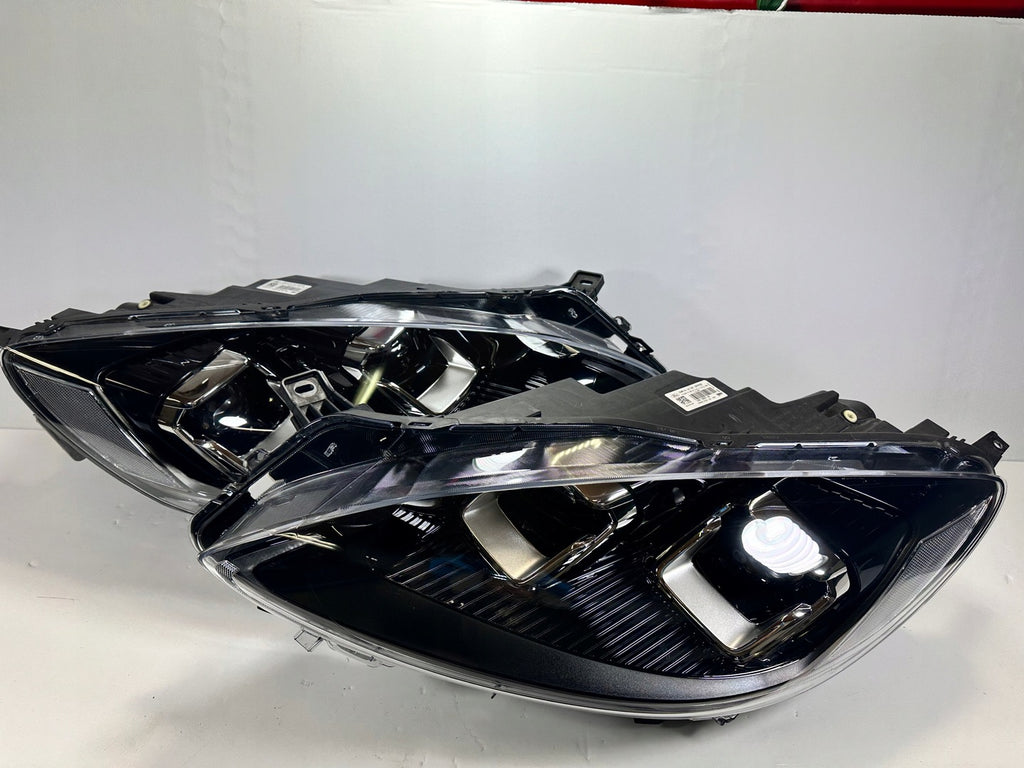 Frontscheinwerfer Ford Kuga LV4B-13E017-AR LV4B-13E016-AR Rechts oder Links SCH8963411679lv