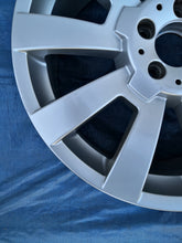 Laden Sie das Bild in den Galerie-Viewer, 1x Alufelge 19 Zoll 8.5&quot; 5x112 52ET A2044012102 Mercedes-Benz X204 Rim Wheel