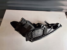Laden Sie das Bild in den Galerie-Viewer, Frontscheinwerfer Toyota Sienna Xenon Links Scheinwerfer Headlight SCH9510266560du