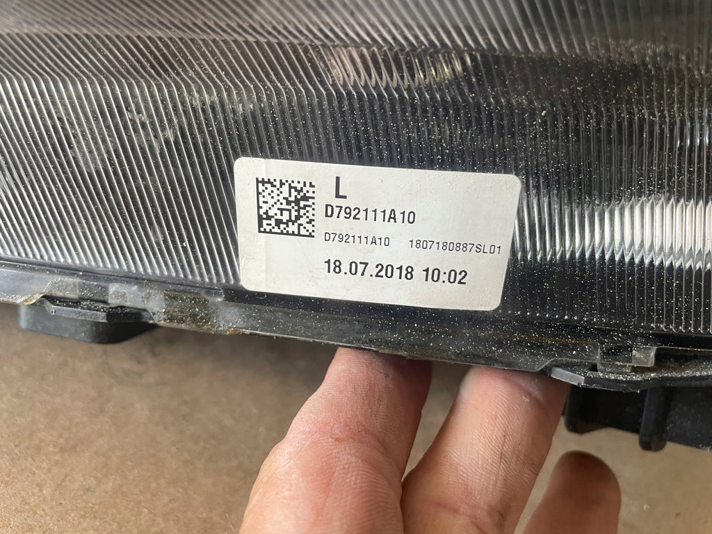 Frontscheinwerfer Hyundai Tucson 92101D7700 Links Scheinwerfer Headlight SCH9845419890qf