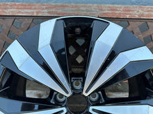 Laden Sie das Bild in den Galerie-Viewer, 1x Alufelge 17 Zoll 6.5" 5x100 39ET Glanz Schwarz 2GM601025AJ VW T-Cross FEL5401531335nj