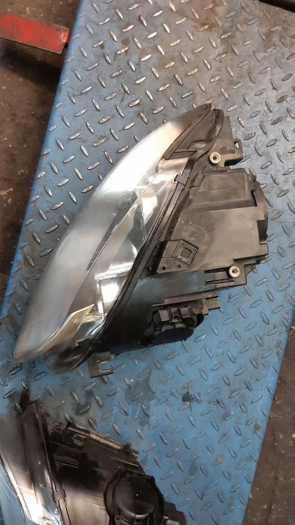 Frontscheinwerfer Audi 8E0941029AS 8E0941030AS Ein Stück (Rechts oder Links)