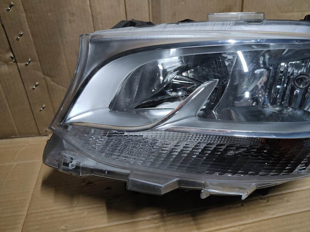 Frontscheinwerfer Mercedes-Benz Sprinter A9109060000 Links Headlight SCH9495633947on