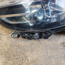 Laden Sie das Bild in den Galerie-Viewer, Frontscheinwerfer Renault Grand III Scenic 260106928 Rechts Headlight SCH1525699673ac