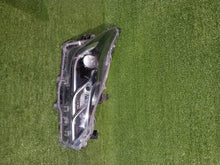 Laden Sie das Bild in den Galerie-Viewer, Frontscheinwerfer Toyota Corolla 81130-02T31 Rechts Scheinwerfer Headlight SCH2685096438ys