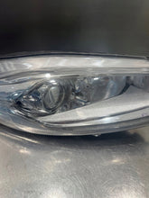 Laden Sie das Bild in den Galerie-Viewer, Frontscheinwerfer Ford Fiesta I C1BB13W029CG Rechts Scheinwerfer Headlight SCH5734593479fw