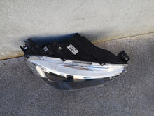Laden Sie das Bild in den Galerie-Viewer, Frontscheinwerfer Opel Combo 9816825980 Rechts Scheinwerfer Headlight SCH1536400133my