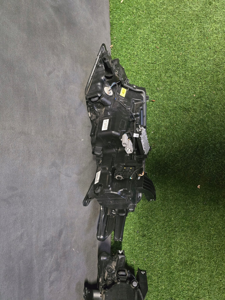 Frontscheinwerfer Mitsubishi Outlander III 8301D3-31 Full LED Ein Satz Headlight