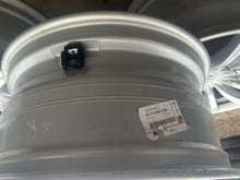 Load image into Gallery viewer, 4x Alufelge 19 Zoll 8.5" 5x112 25ET Glanz Silber 6861225 BMW G30 G01 G11 G12 G20 FEL7214526610ko