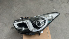 Laden Sie das Bild in den Galerie-Viewer, Frontscheinwerfer Hyundai I40 Links Scheinwerfer Headlight