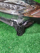Laden Sie das Bild in den Galerie-Viewer, Frontscheinwerfer Honda Hrv Hr-V Links Scheinwerfer Headlight SCH7682047172bx