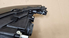 Laden Sie das Bild in den Galerie-Viewer, Frontscheinwerfer BMW I3 7472186-02 Rechts Scheinwerfer Headlight