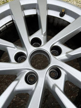 Load image into Gallery viewer, 1x Alufelge 17 Zoll 7.5&quot; 5x112 51ET Glanz Silber 8V0601025 Audi A3 Rim Wheel