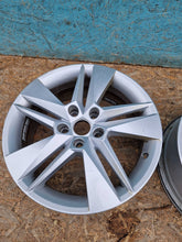 Laden Sie das Bild in den Galerie-Viewer, 1x Alufelge 17 Zoll 6.5&quot; 5x112 3V0601025 Skoda Superb Iii Rim Wheel