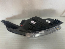 Laden Sie das Bild in den Galerie-Viewer, Frontscheinwerfer Kia Ceed 92101J7100 LED Ein Stück (Rechts oder Links)