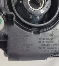 Laden Sie das Bild in den Galerie-Viewer, Frontscheinwerfer Toyota Yaris Links Scheinwerfer Headlight