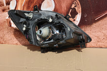Laden Sie das Bild in den Galerie-Viewer, Frontscheinwerfer Mercedes-Benz Sprinter Xenon Ein Stück (Rechts oder Links)