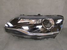Laden Sie das Bild in den Galerie-Viewer, Frontscheinwerfer Skoda Rapid 5JB941015C Xenon Links Scheinwerfer Headlight SCH1938160831ey