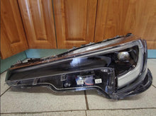 Laden Sie das Bild in den Galerie-Viewer, Frontscheinwerfer Toyota Corolla 81150-02X10 Full LED Links Headlight