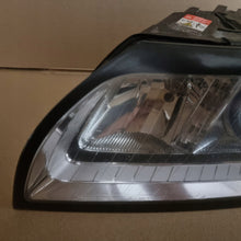 Laden Sie das Bild in den Galerie-Viewer, Frontscheinwerfer Volvo S40 31265698 Xenon Links Scheinwerfer Headlight SCH2153712173at