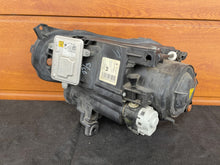 Load image into Gallery viewer, Frontscheinwerfer Jeep Cherokee I Kl Rechts Scheinwerfer Headlight SCH8380131029vo