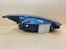 Laden Sie das Bild in den Galerie-Viewer, Frontscheinwerfer Ford Focus MX7B-13E015-ED MX7B-13E015 Links Headlight