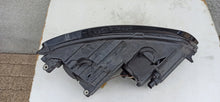 Laden Sie das Bild in den Galerie-Viewer, Frontscheinwerfer VW Touran 1T1941005H Links Scheinwerfer Headlight