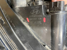 Laden Sie das Bild in den Galerie-Viewer, Frontscheinwerfer Hyundai I20 92102-C8 Rechts Scheinwerfer Headlight SCH3541287823lg