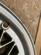Laden Sie das Bild in den Galerie-Viewer, 1x Alufelge 17 Zoll 7.0" 5x120 1179774 BMW E32 E34 Rim Wheel FEL3454728273ac