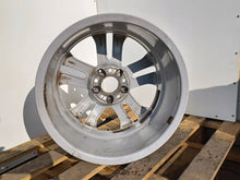 Laden Sie das Bild in den Galerie-Viewer, 1x Alufelge 17 Zoll 2124010902 Mercedes-Benz W212 Rim Wheel FEL4209948646vg