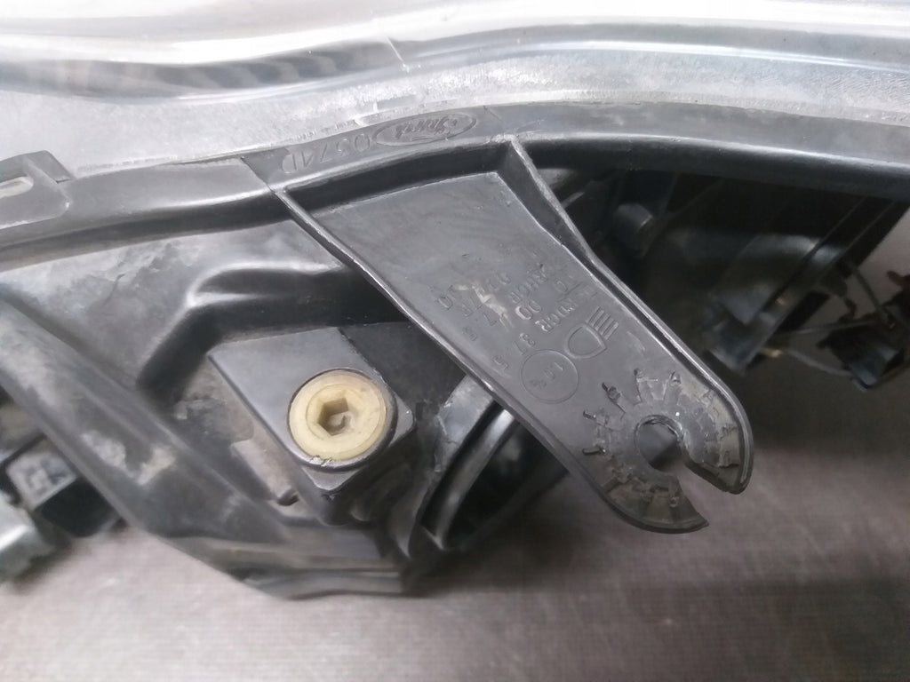 Frontscheinwerfer Ford Focus 8M51-13D154-CE Xenon Rechts Scheinwerfer Headlight SCH1190597944co