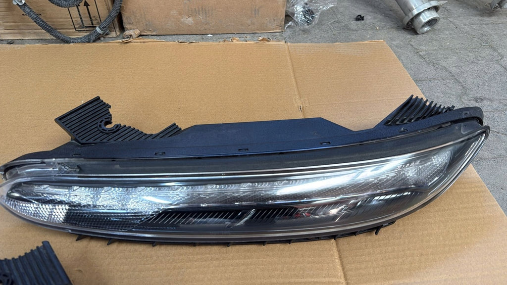 Frontscheinwerfer Hyundai Kona 92207-J9500 LED Ein Stück (Rechts oder Links)