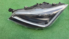 Laden Sie das Bild in den Galerie-Viewer, Frontscheinwerfer Seat Ibiza 6F1941007 Links Scheinwerfer Headlight