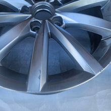 Load image into Gallery viewer, 1x Alufelge 17 Zoll 7.0" 5x112 34ET Glanz Silber 5N0601025AN VW Tiguan Rim Wheel FEL6836723591sk