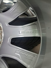Laden Sie das Bild in den Galerie-Viewer, 4x Alufelge 17 Zoll 7.0" 5x112 34ET Glanz Silber 80A601025J Audi Q5 A3 I FEL7653894843hj