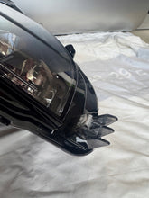 Laden Sie das Bild in den Galerie-Viewer, Frontscheinwerfer Ford Courier 11071087F R2X6-13E015-AG Links Headlight SCH1200857509dz