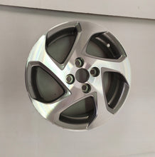 Load image into Gallery viewer, 1x Alufelge 15 Zoll 5.0" 4x100 39ET Glanz Silber 426110DC60 Mg Aygo Rim Wheel FEL7098472494jx