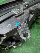 Laden Sie das Bild in den Galerie-Viewer, Frontscheinwerfer Toyota V CSC29233 Links Scheinwerfer Headlight SCH2184226216gv